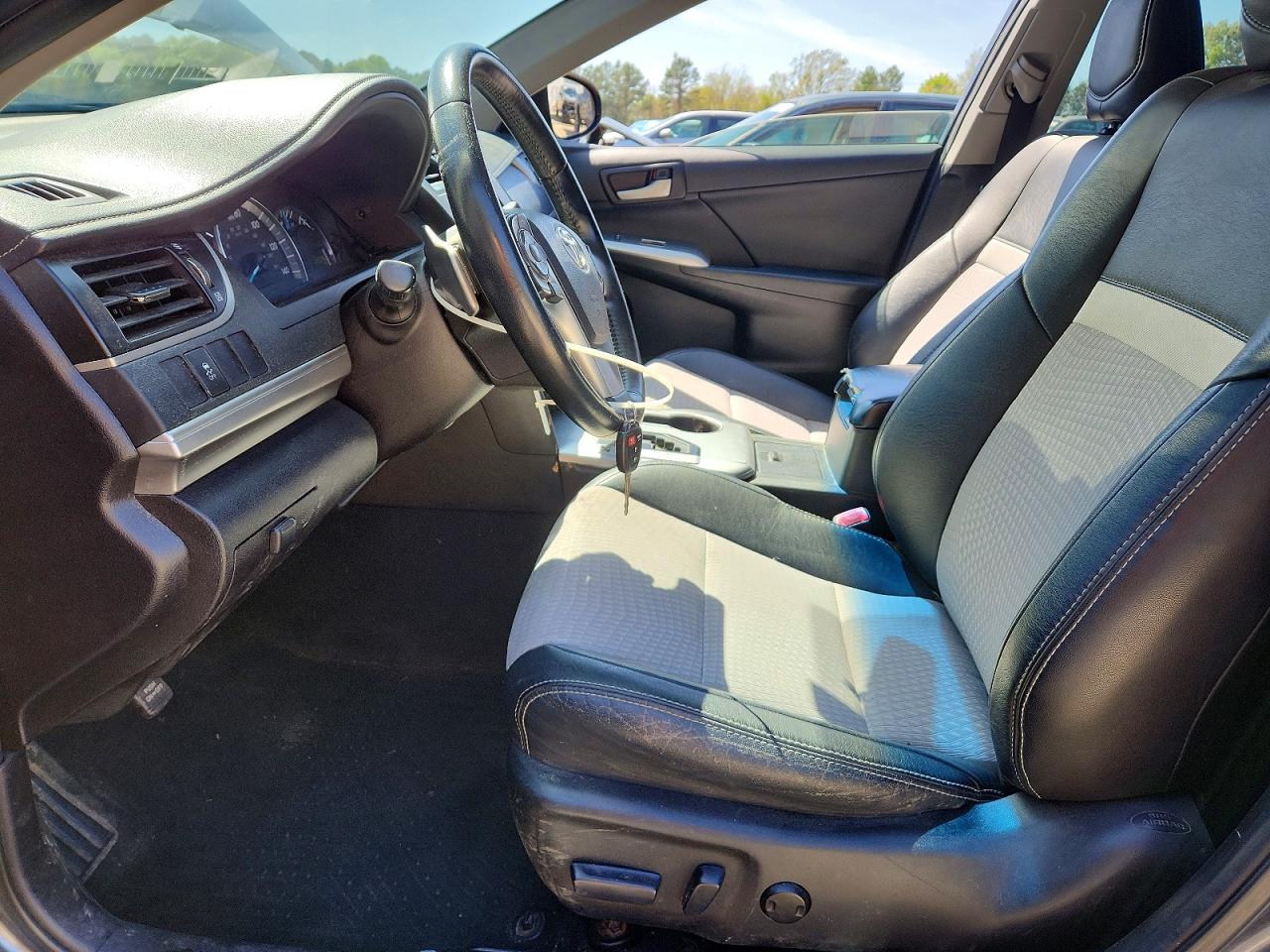 2014 TOYOTA CAMRY SE photo 7
