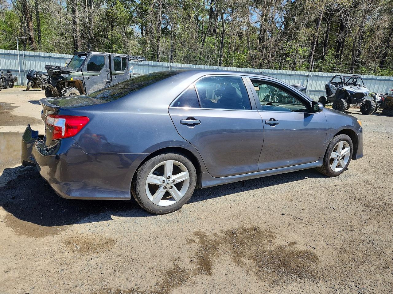 2014 TOYOTA CAMRY SE photo 3