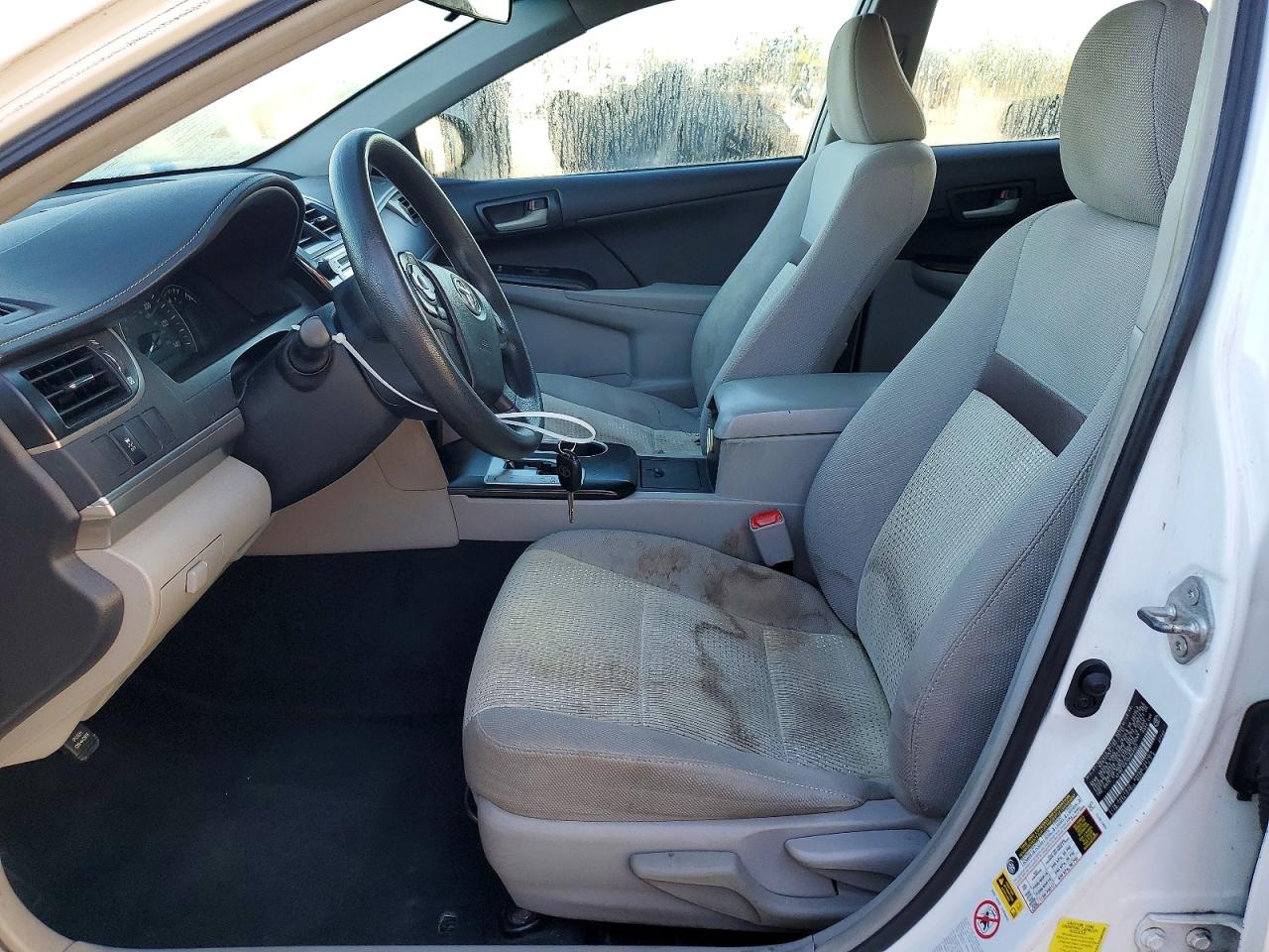 2013 TOYOTA CAMRY LE photo 13