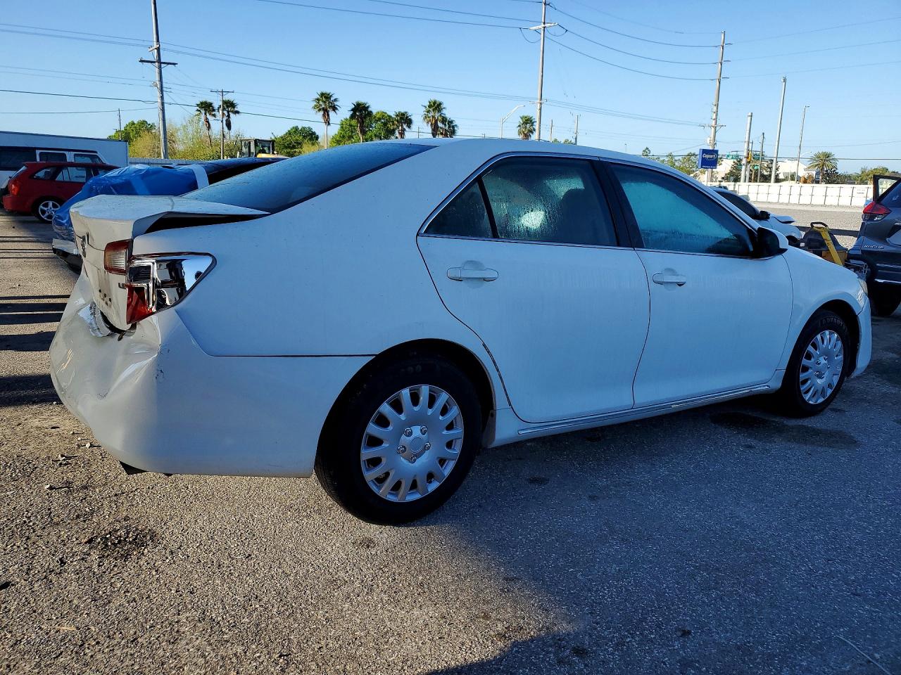 2013 TOYOTA CAMRY LE photo 5