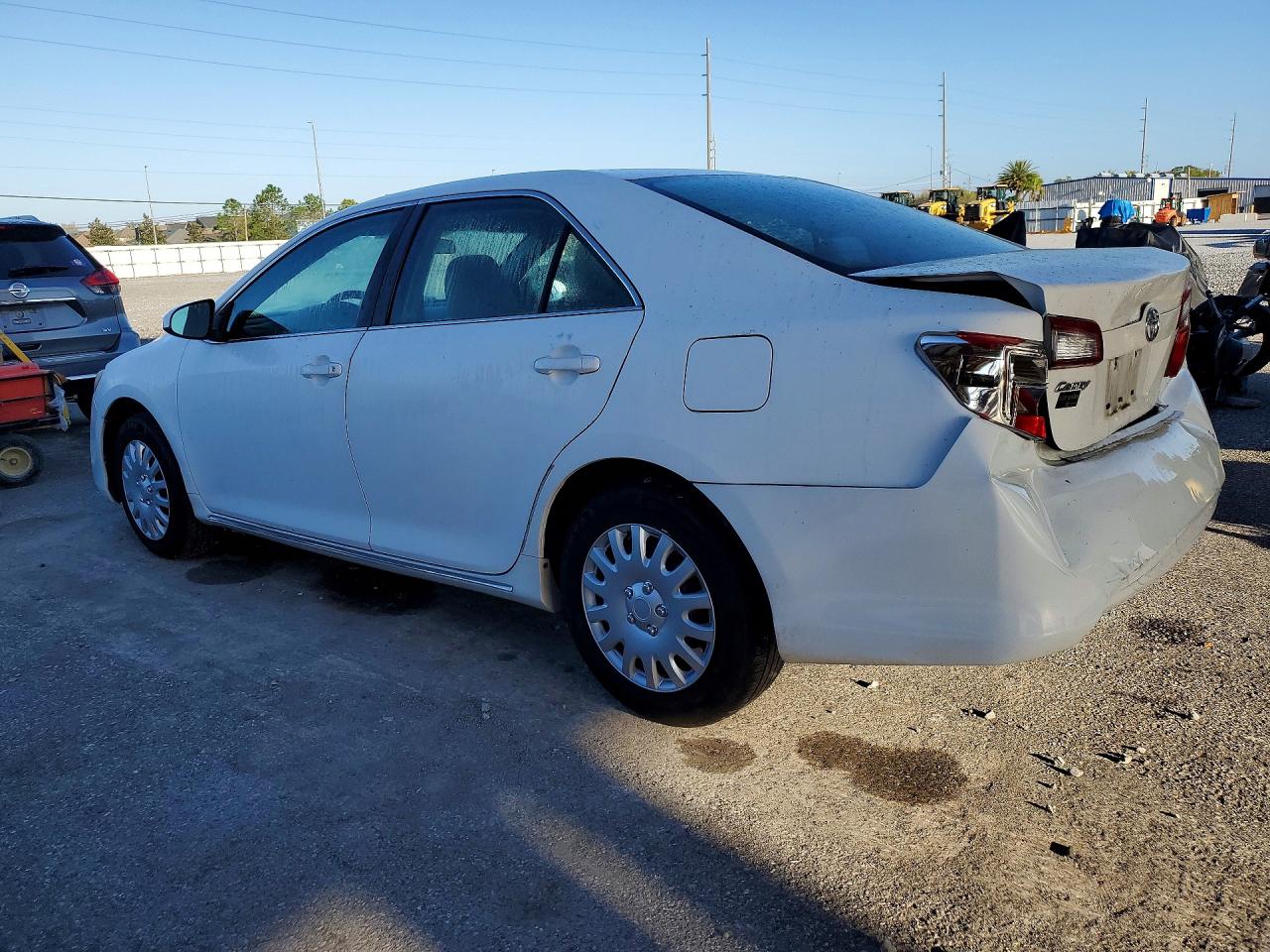 2013 TOYOTA CAMRY LE photo 3