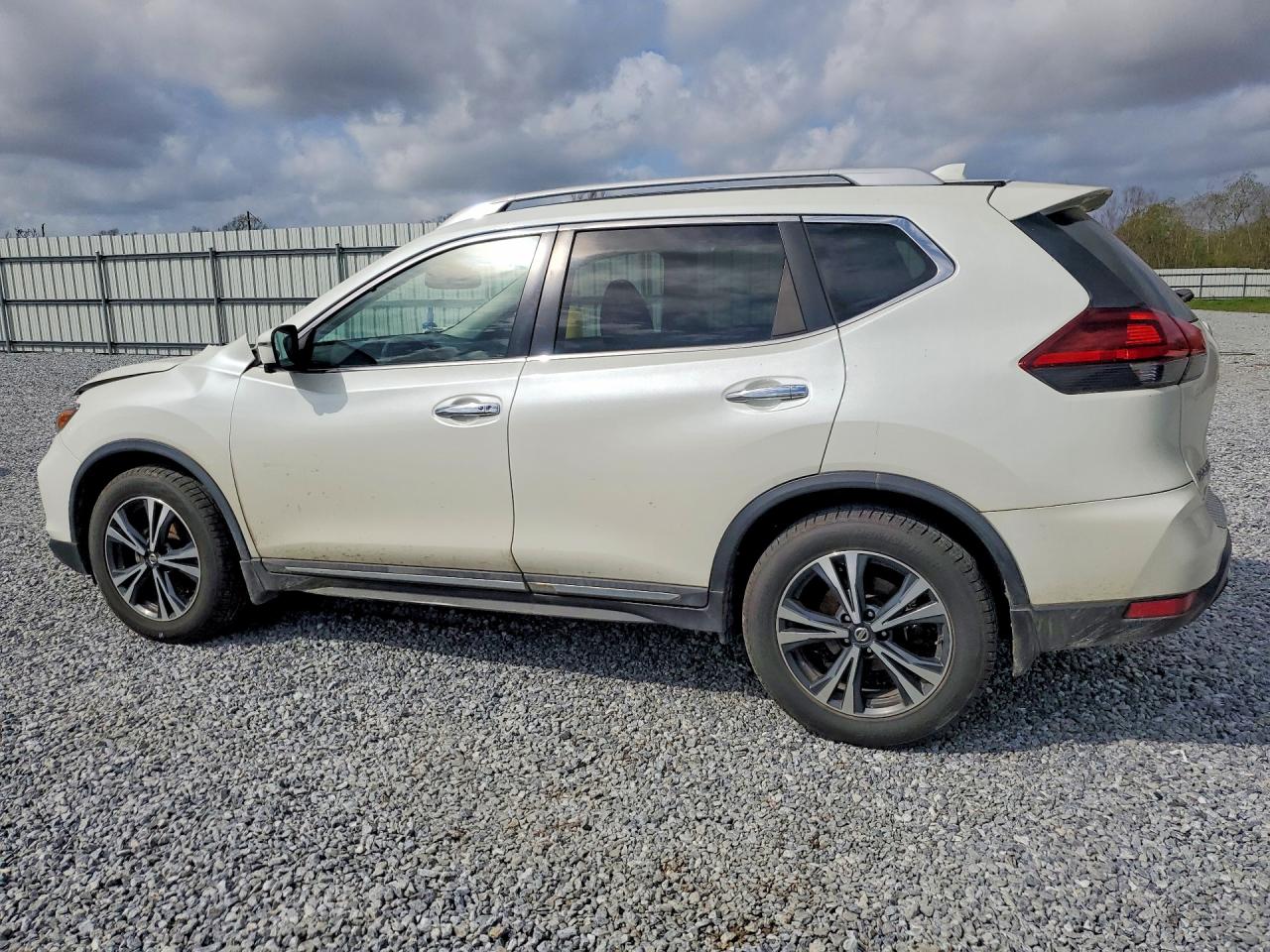 2018 NISSAN ROGUE SL photo 2