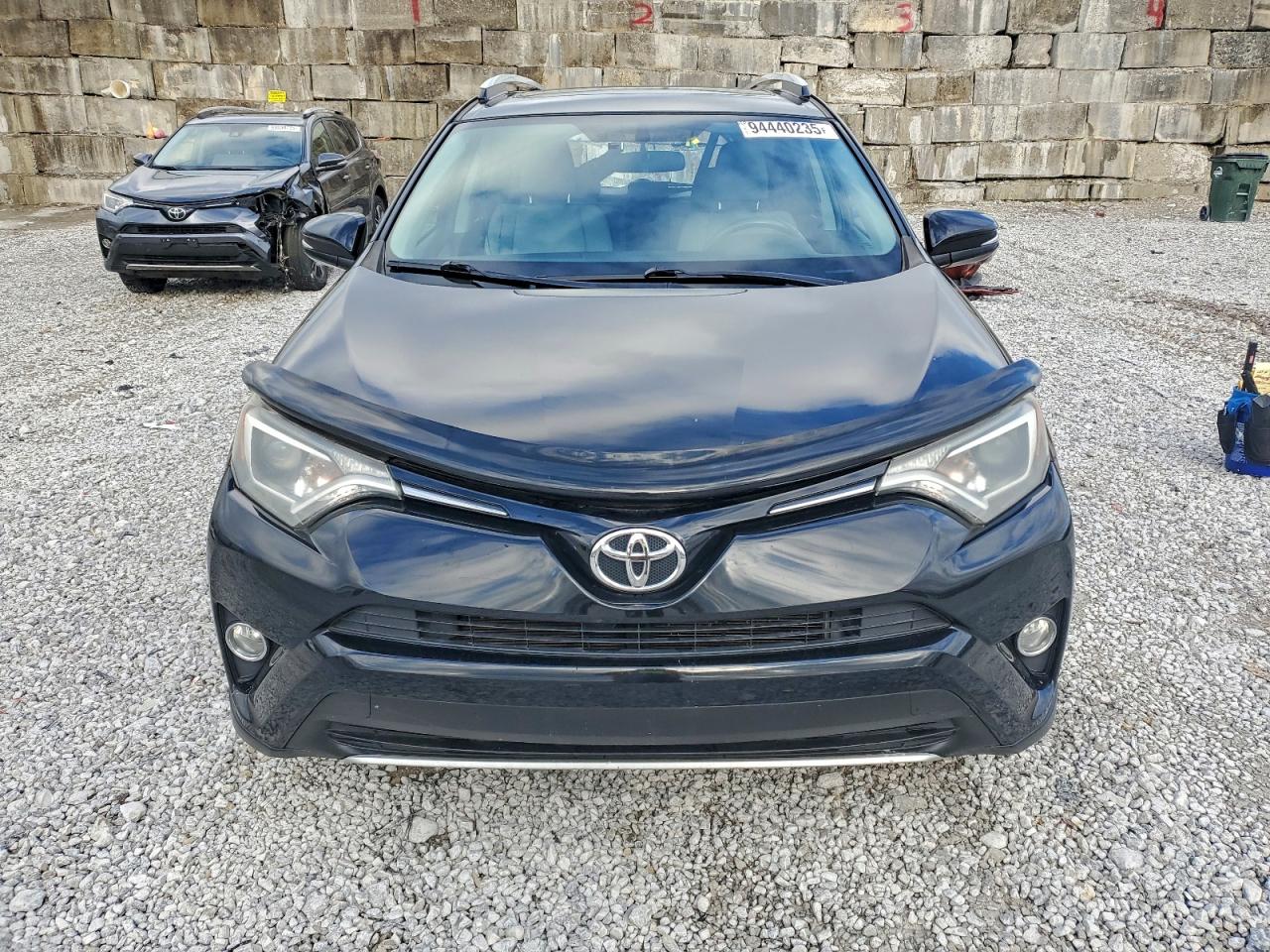 2016 TOYOTA RAV4 XLE photo 9