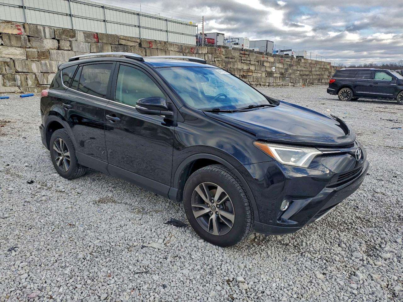 2016 TOYOTA RAV4 XLE photo 7
