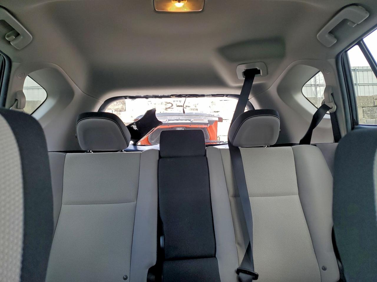 2016 TOYOTA RAV4 XLE photo 19
