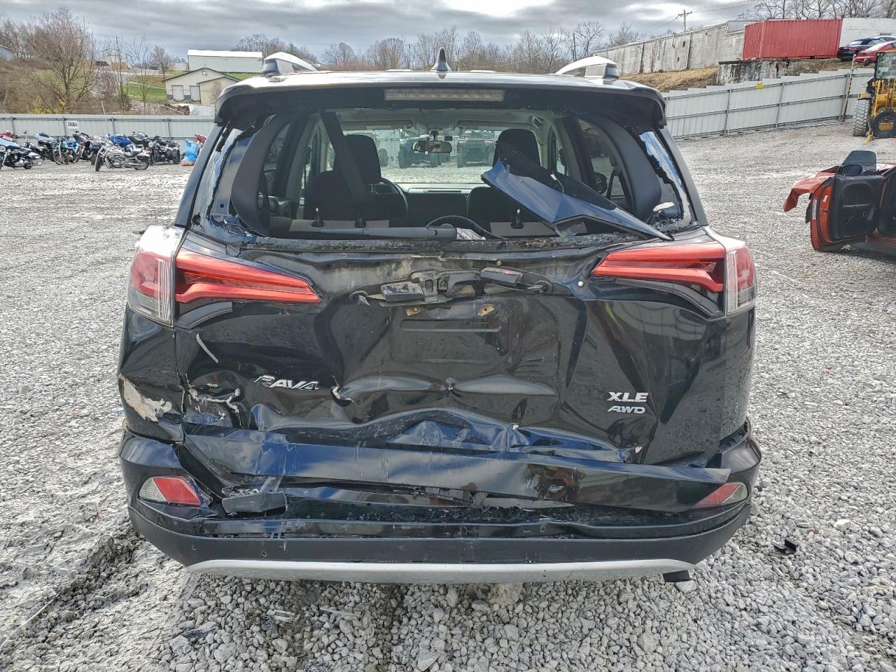 2016 TOYOTA RAV4 XLE photo 11