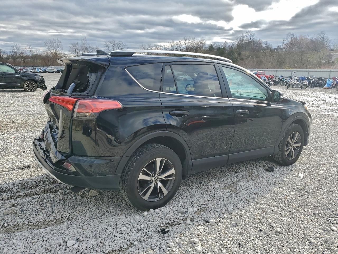 2016 TOYOTA RAV4 XLE photo 5