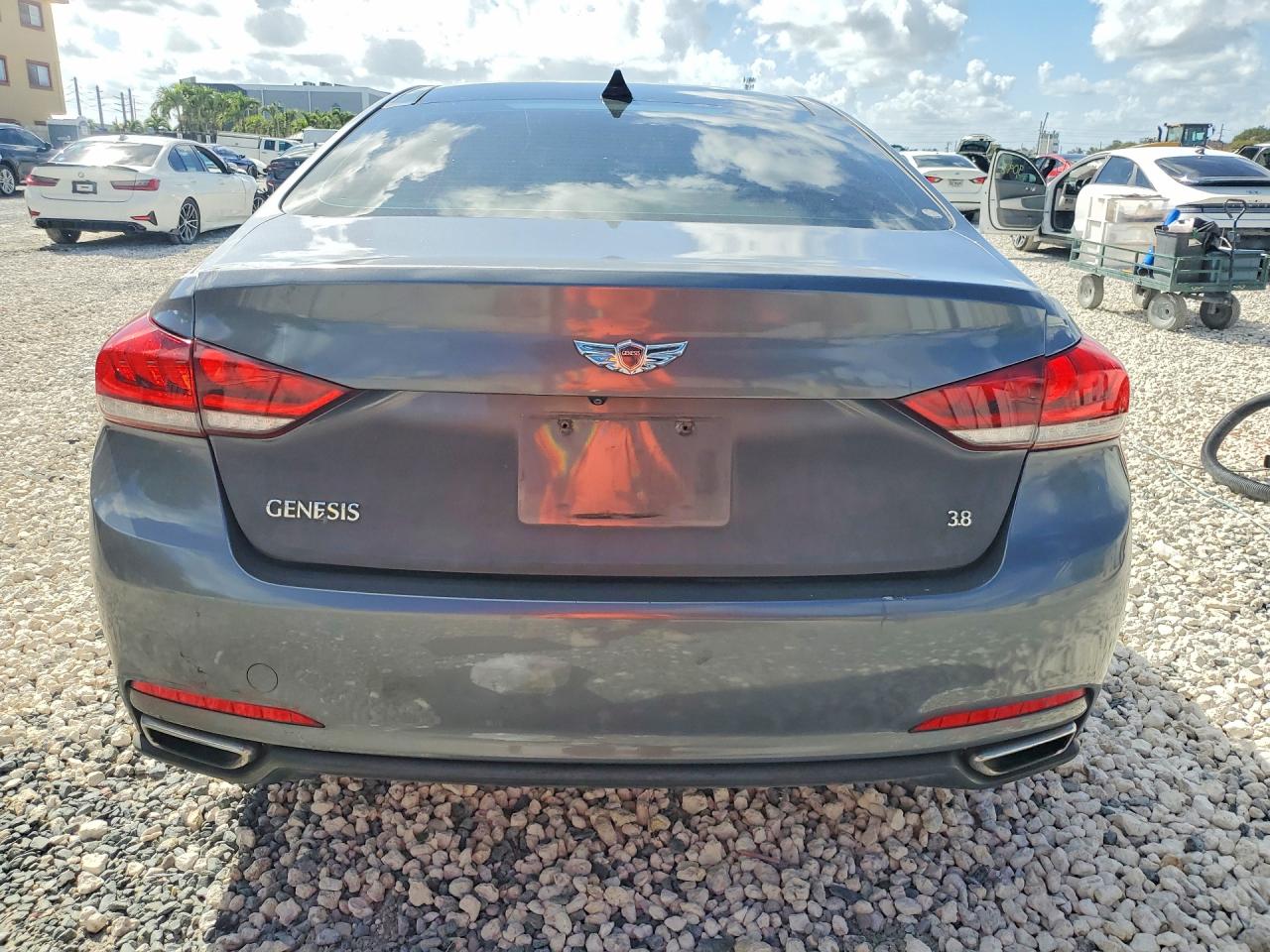 2015 HYUNDAI GENESIS 3.8L photo 11