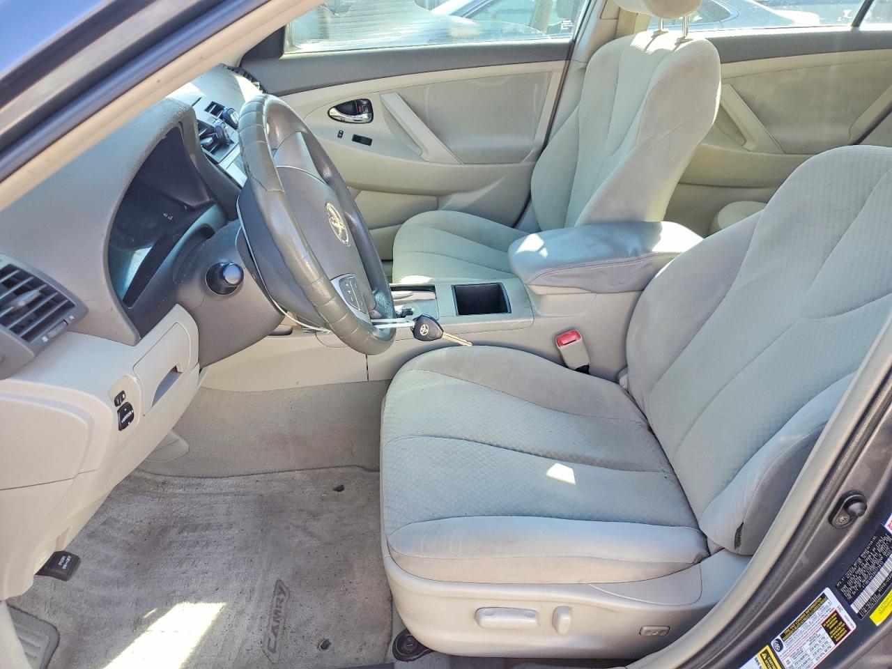 2009 TOYOTA CAMRY LE photo 7