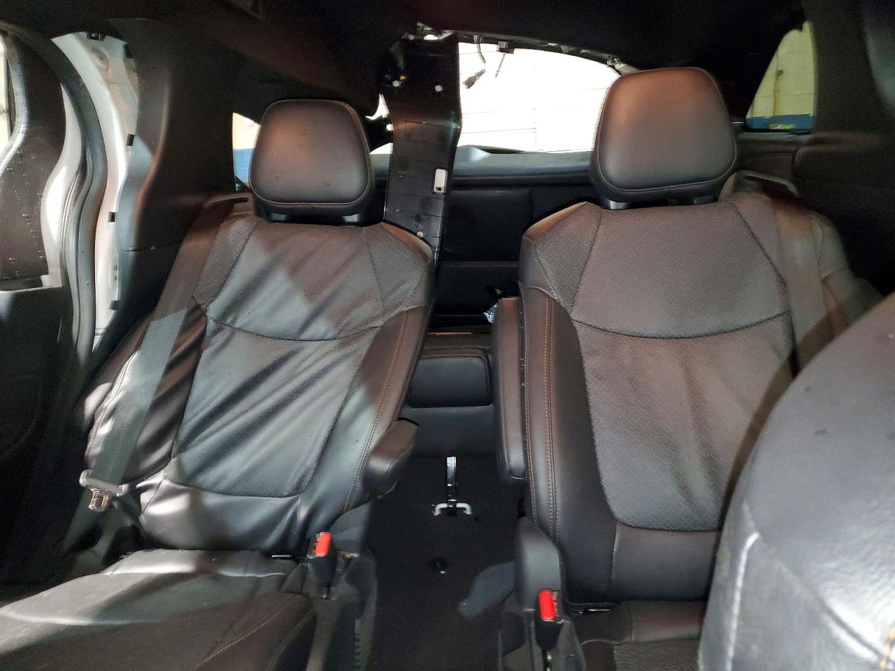 2025 TOYOTA SIENNA PLATINUM 7-PASSENGER photo 19
