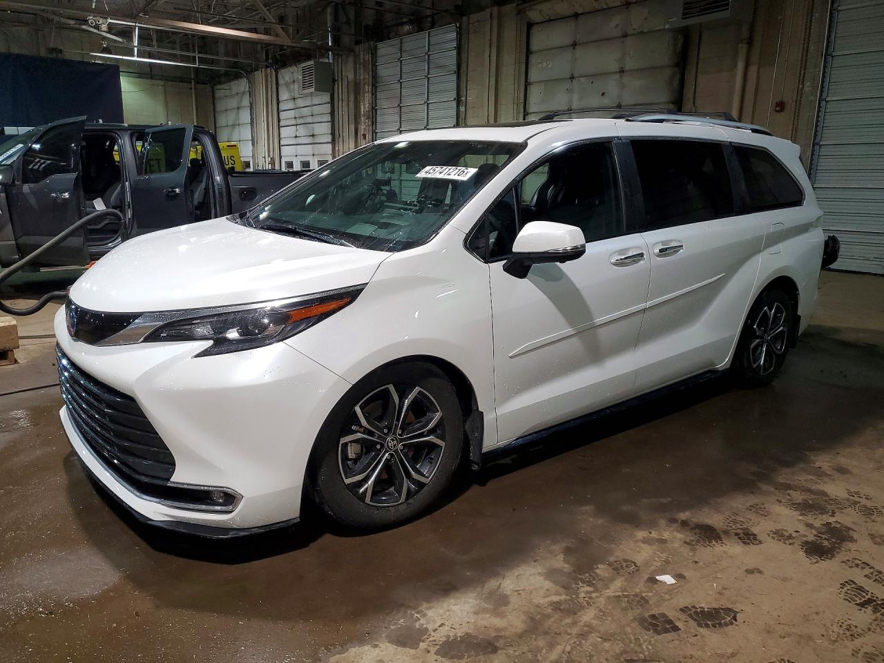 2025 TOYOTA SIENNA