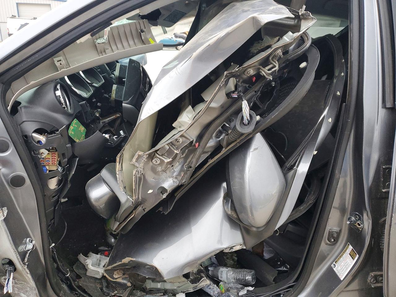 2019 NISSAN VERSA SV photo 19
