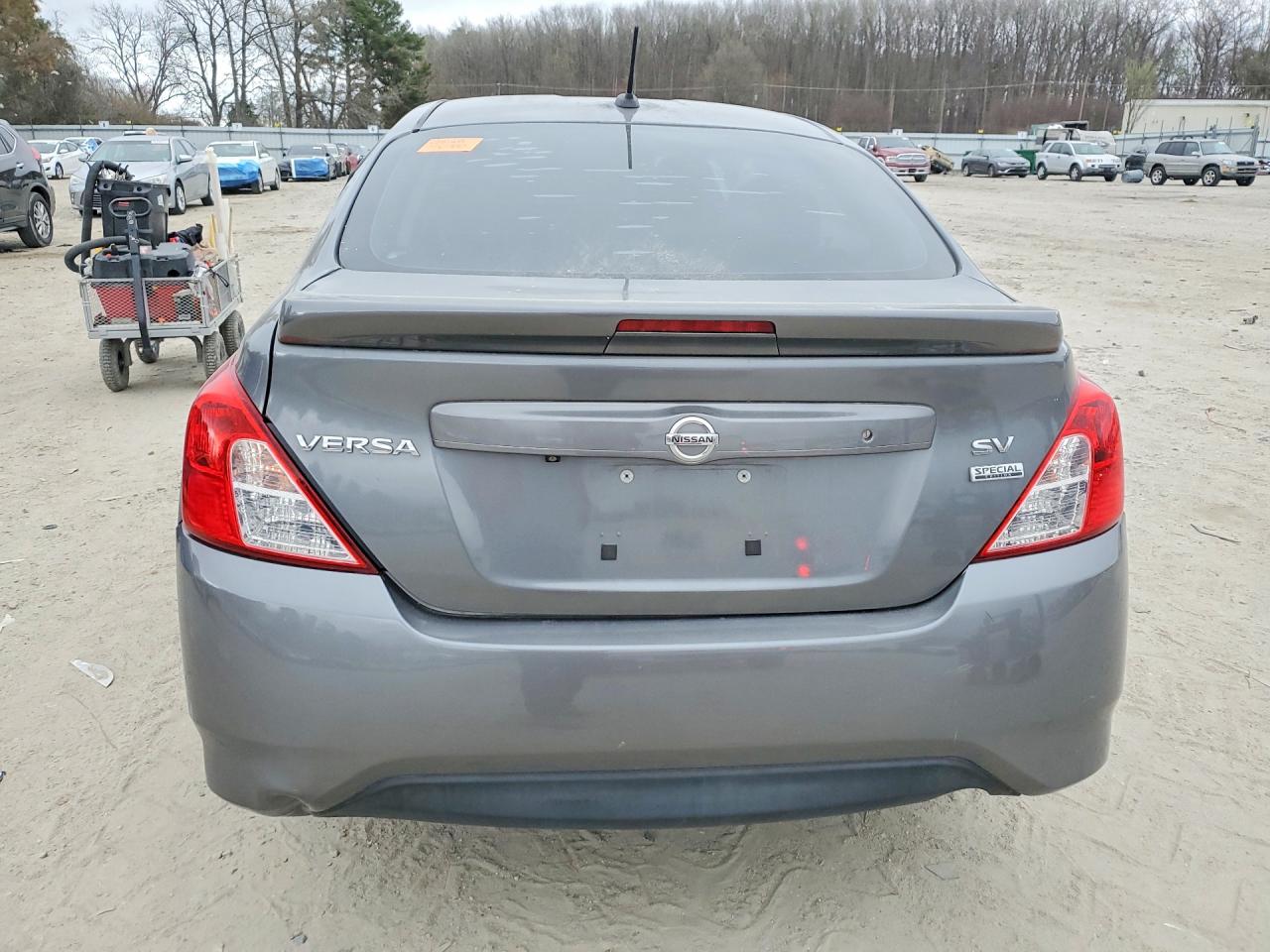 2019 NISSAN VERSA SV photo 16