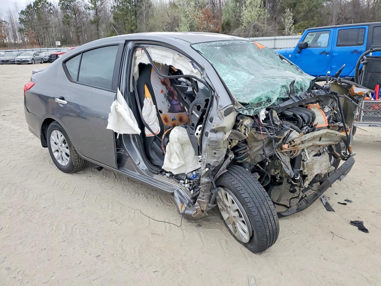 2019 NISSAN VERSA SV photo 10