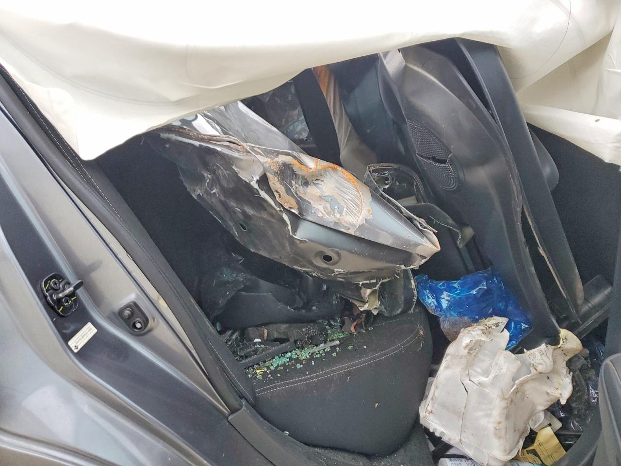 2019 NISSAN VERSA SV photo 28