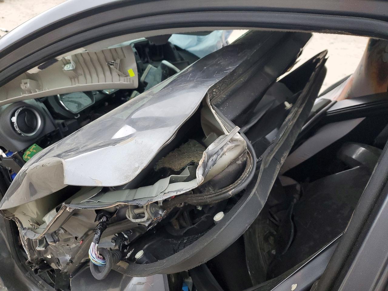 2019 NISSAN VERSA SV photo 22