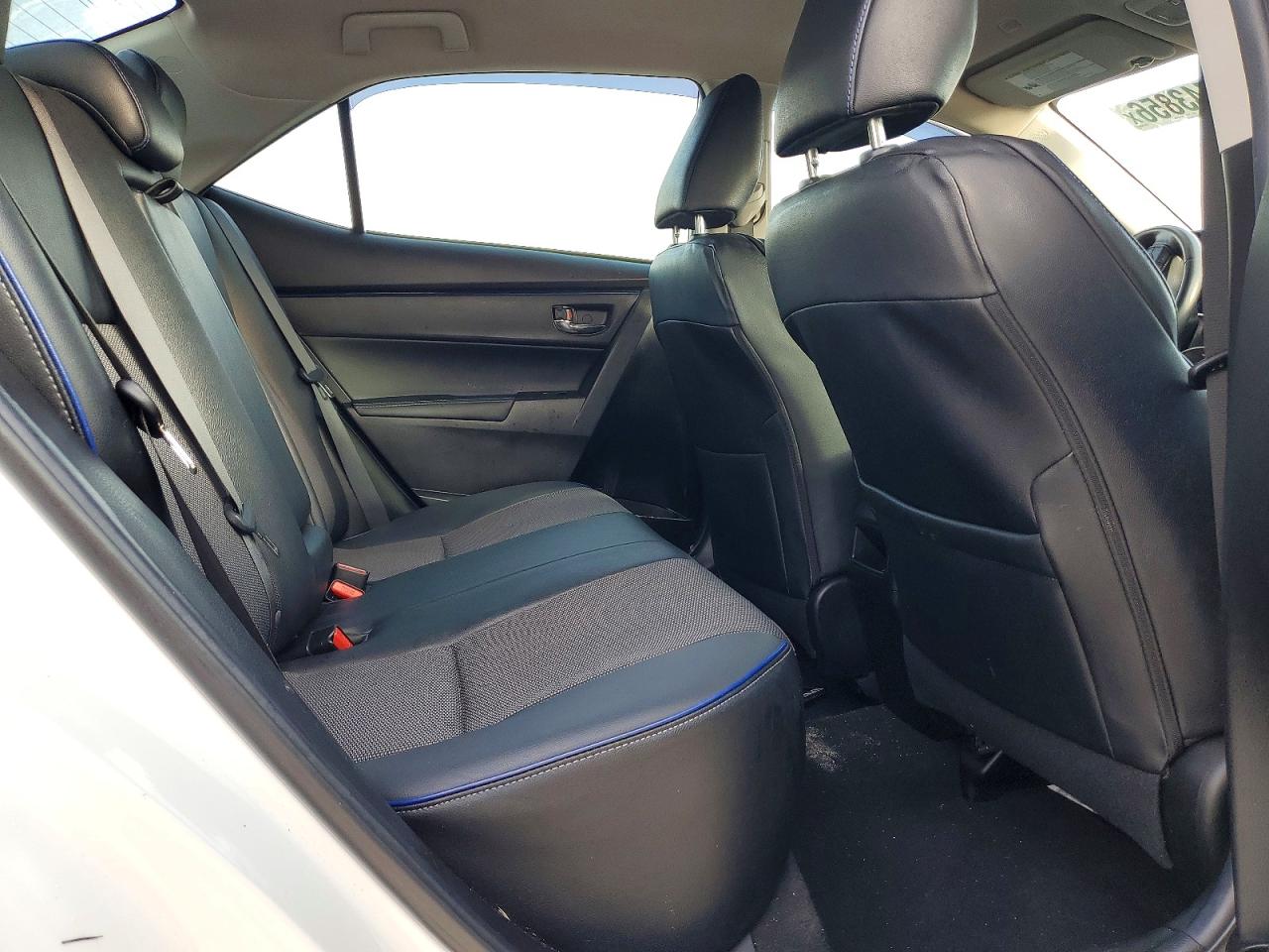 2019 TOYOTA COROLLA SE photo 19