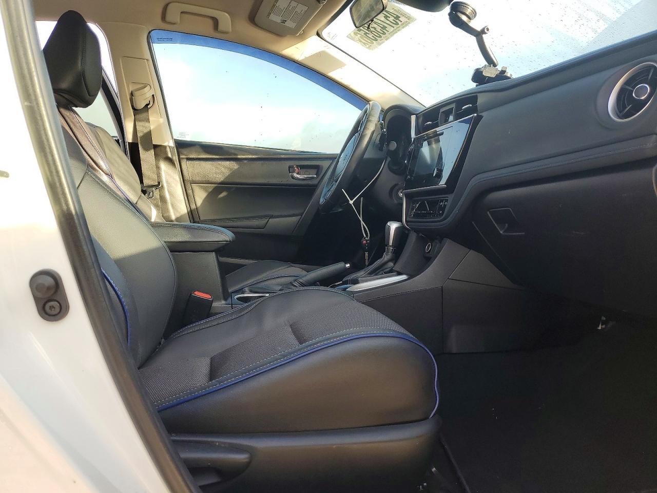 2019 TOYOTA COROLLA SE photo 13