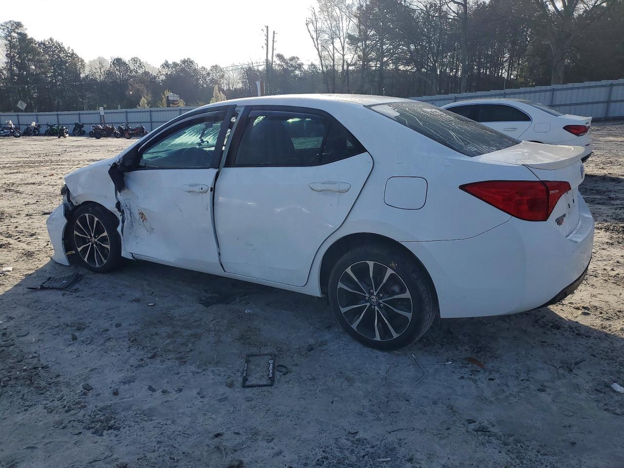2019 TOYOTA COROLLA SE photo 3
