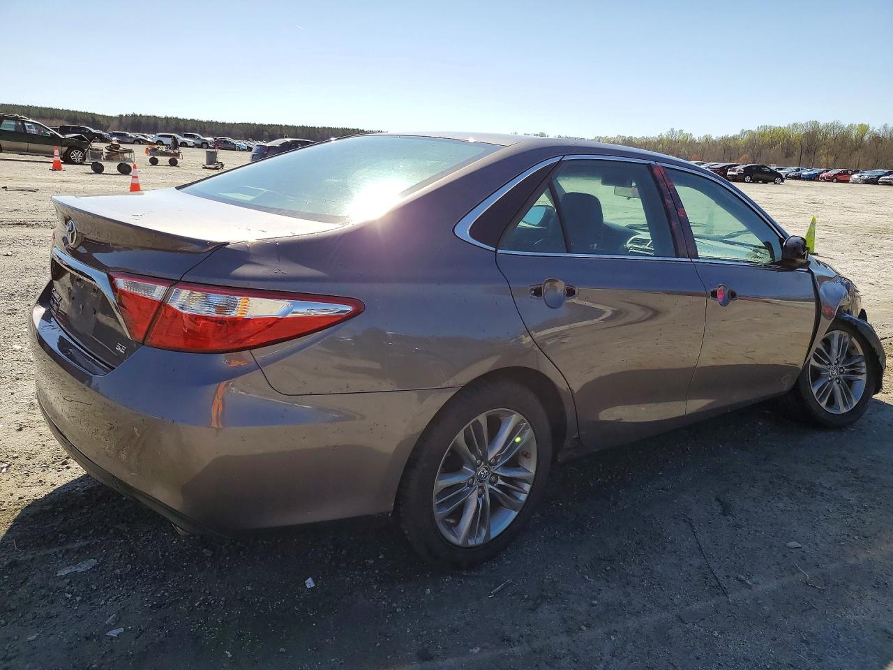 2016 TOYOTA CAMRY SE photo 7