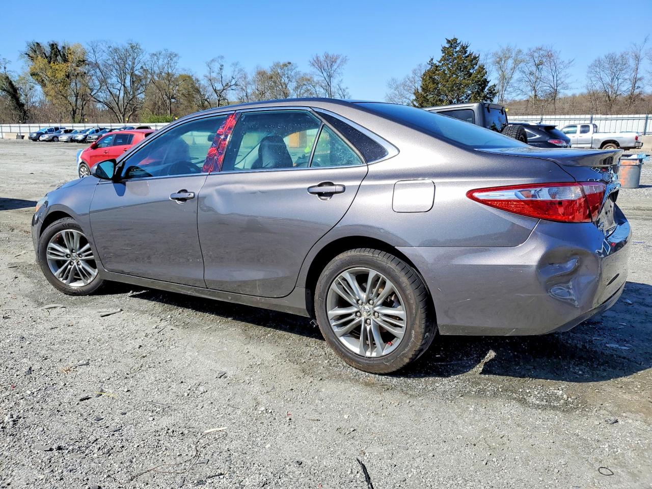 2016 TOYOTA CAMRY SE photo 4