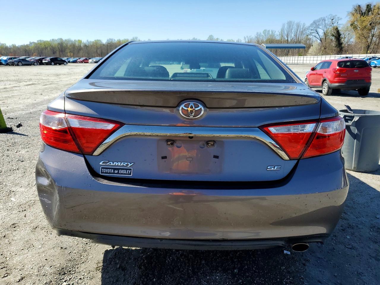 2016 TOYOTA CAMRY SE photo 16