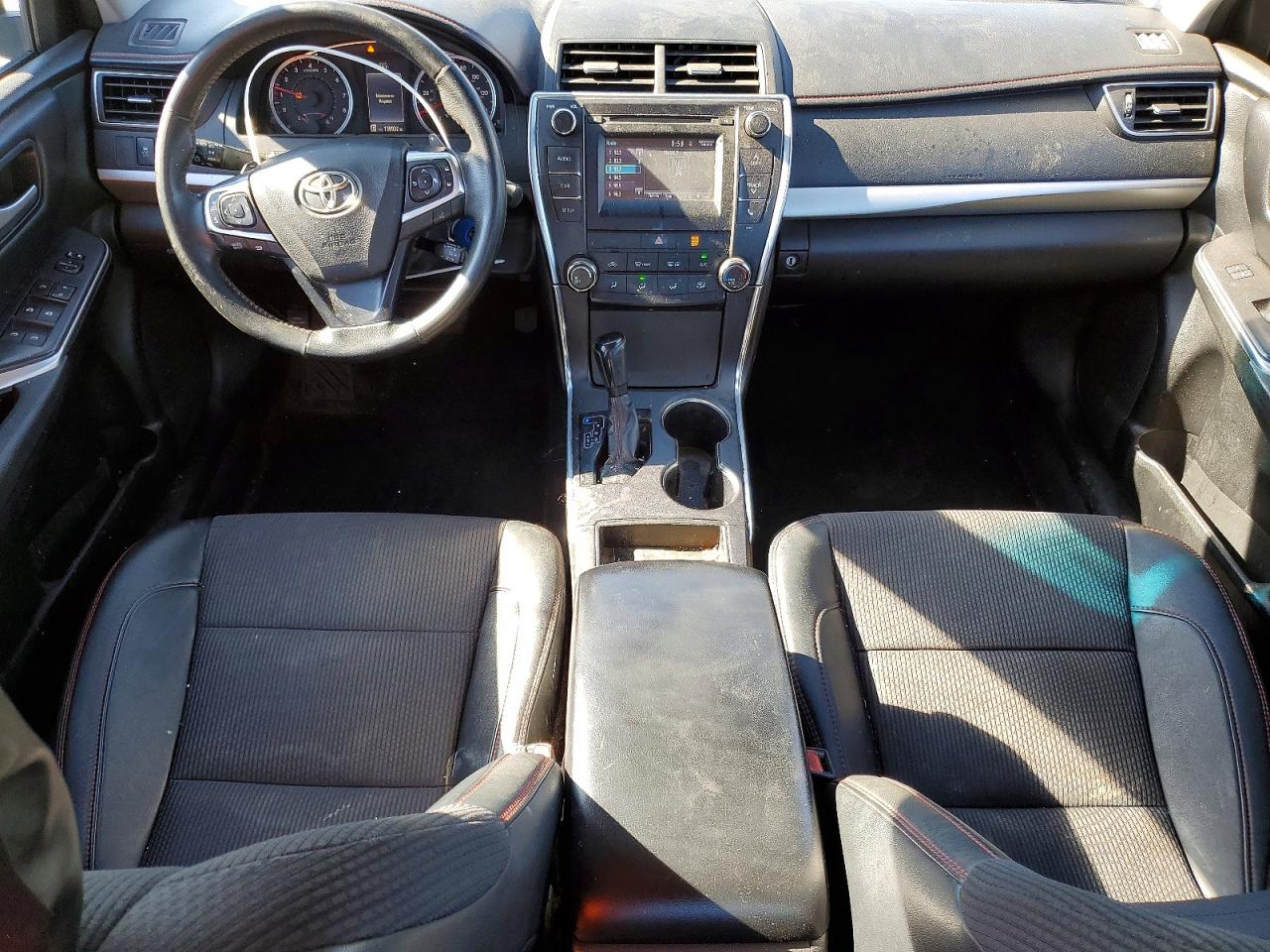 2016 TOYOTA CAMRY SE photo 22