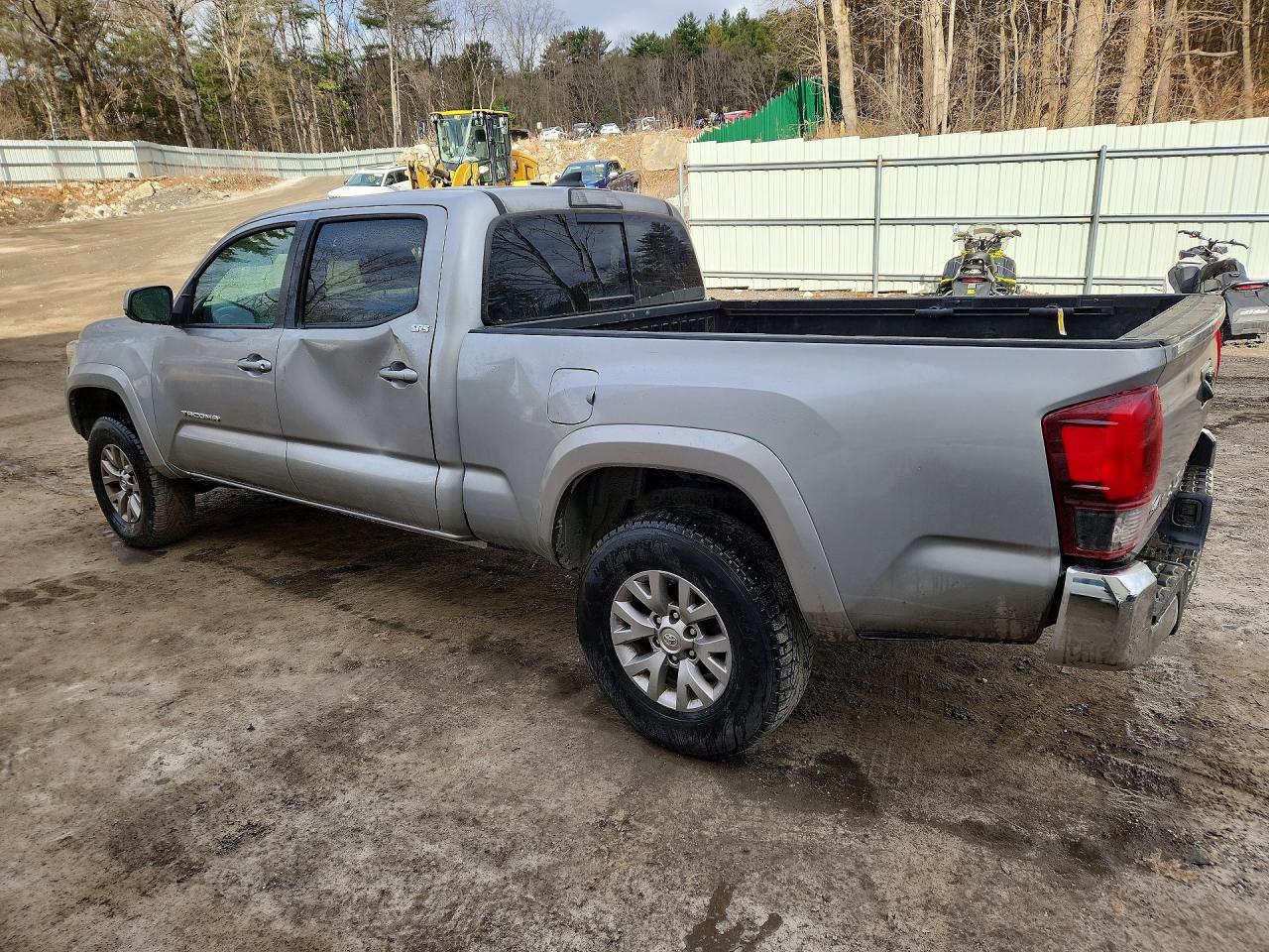 2019 TOYOTA TACOMA SR5 V6 photo 2
