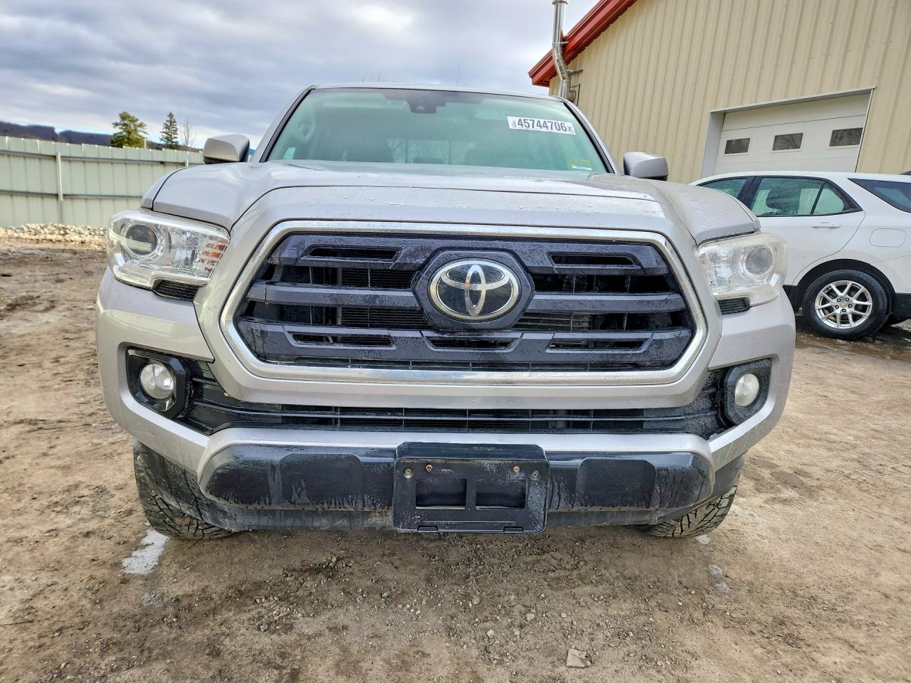 2019 TOYOTA TACOMA SR5 V6 photo 5