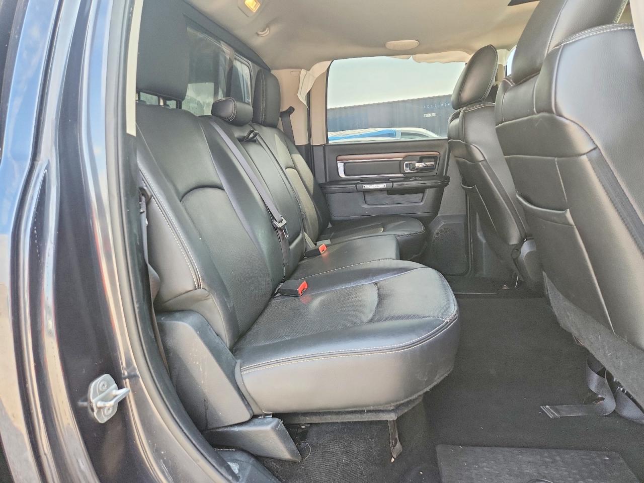 2015 RAM 1500 LARAMIE photo 10