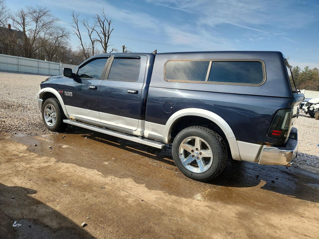2015 RAM 1500 LARAMIE photo 2
