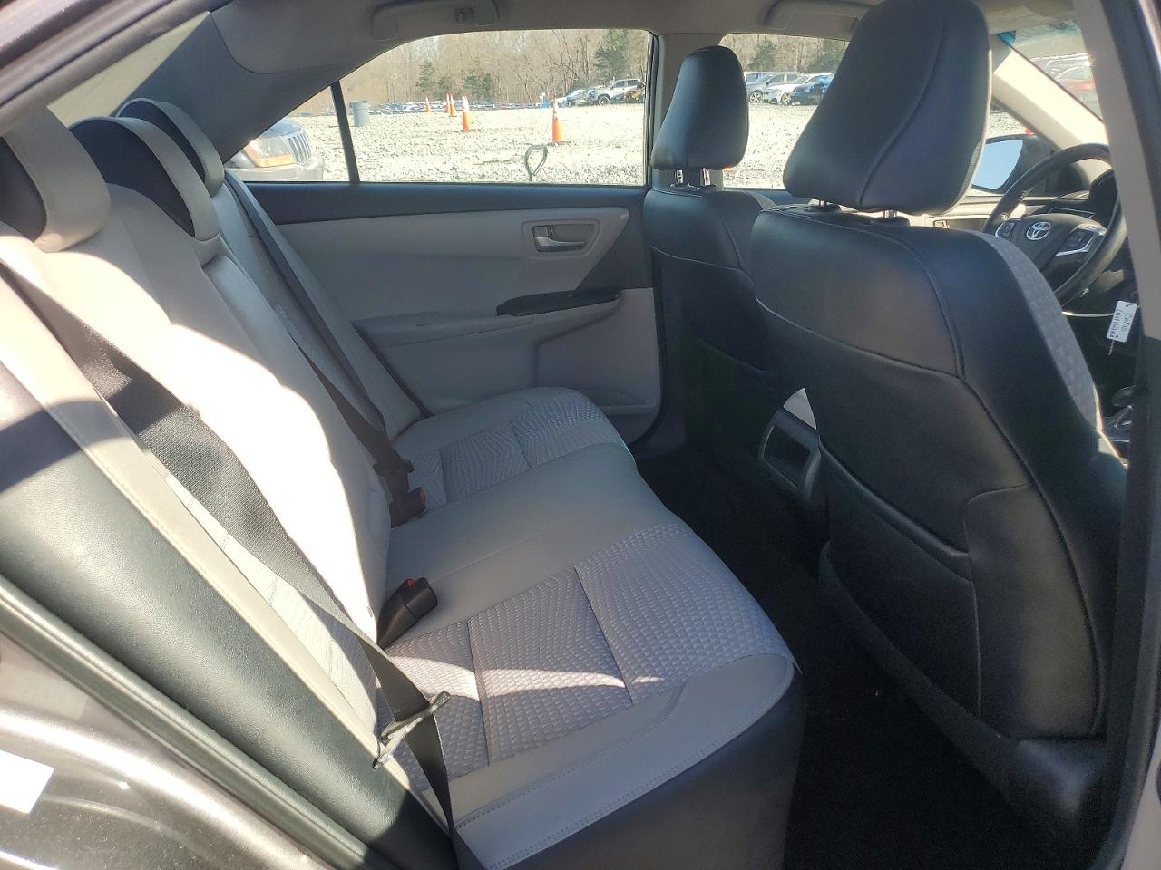 2015 TOYOTA CAMRY SE photo 10