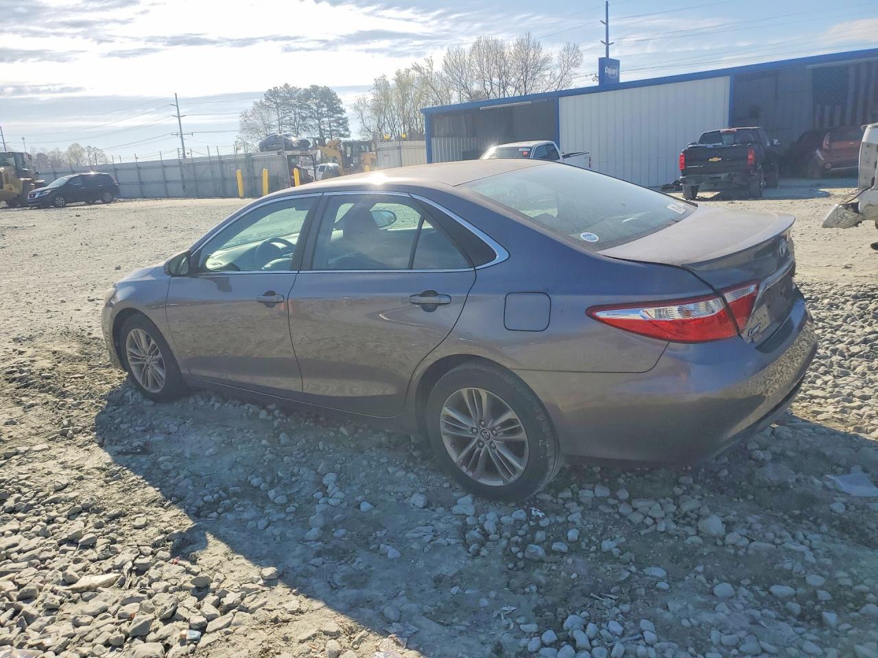 2015 TOYOTA CAMRY SE photo 2