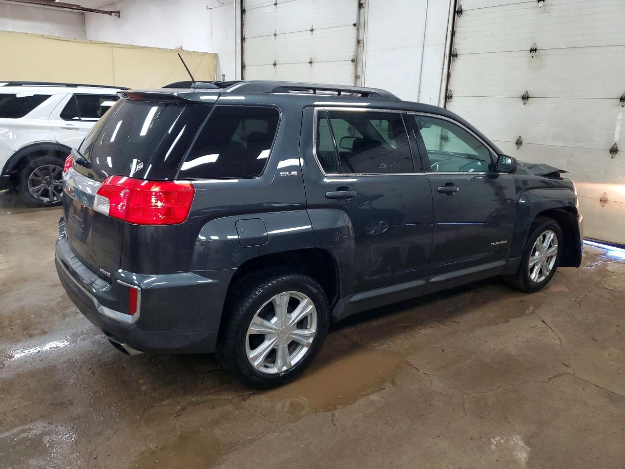 2017 GMC TERRAIN SLE photo 5