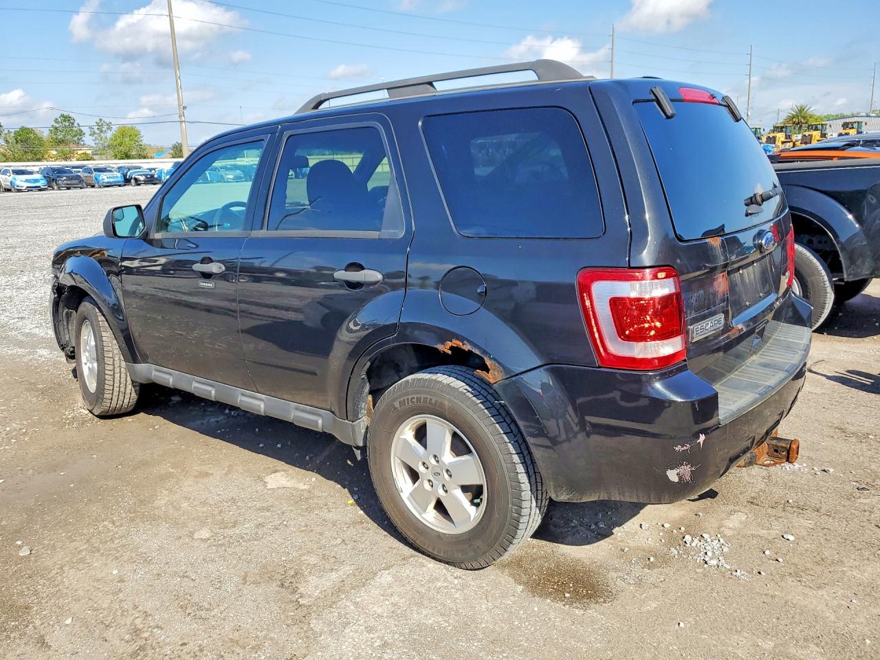 2011 FORD ESCAPE XLT photo 2