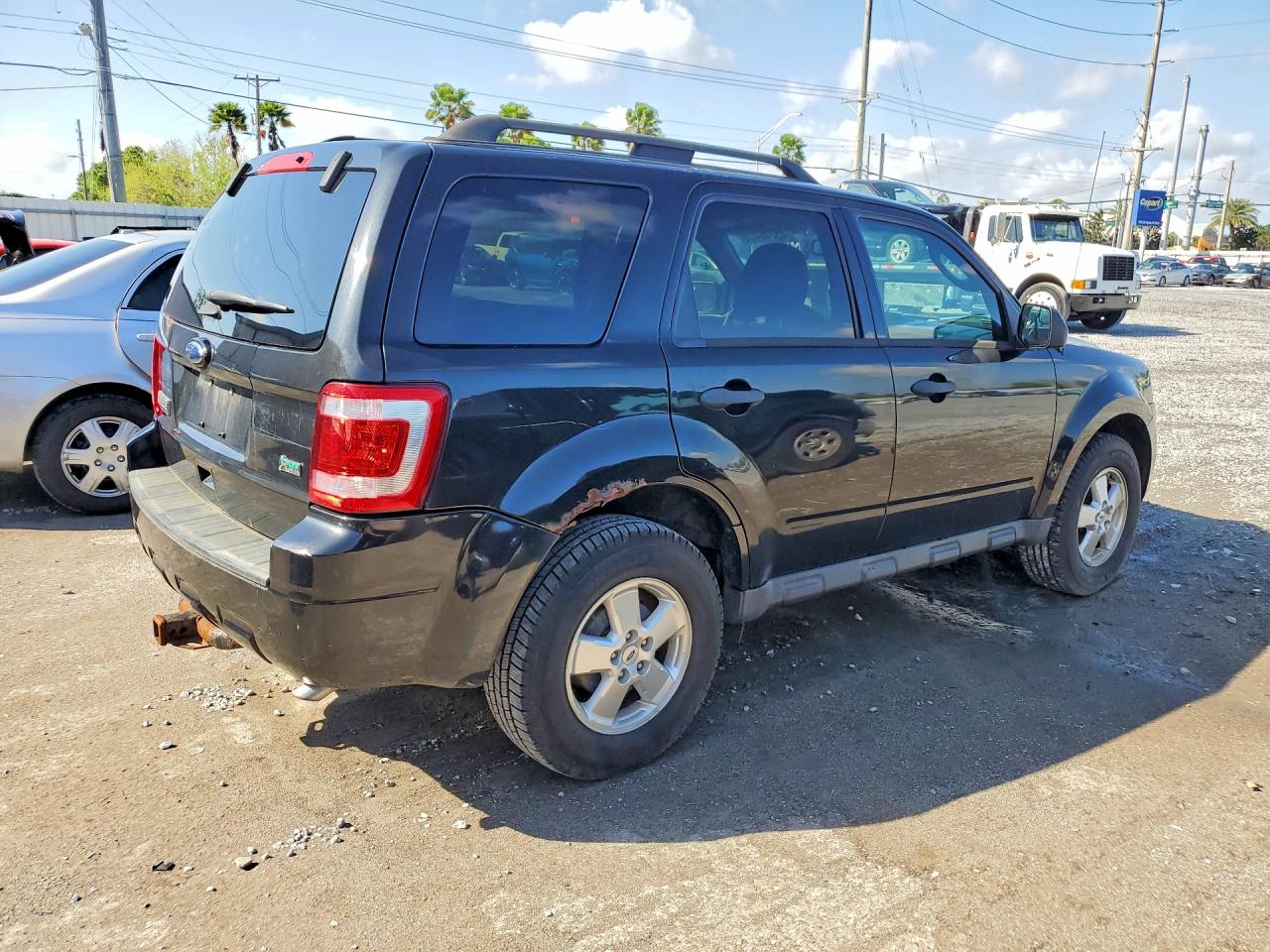 2011 FORD ESCAPE XLT photo 3