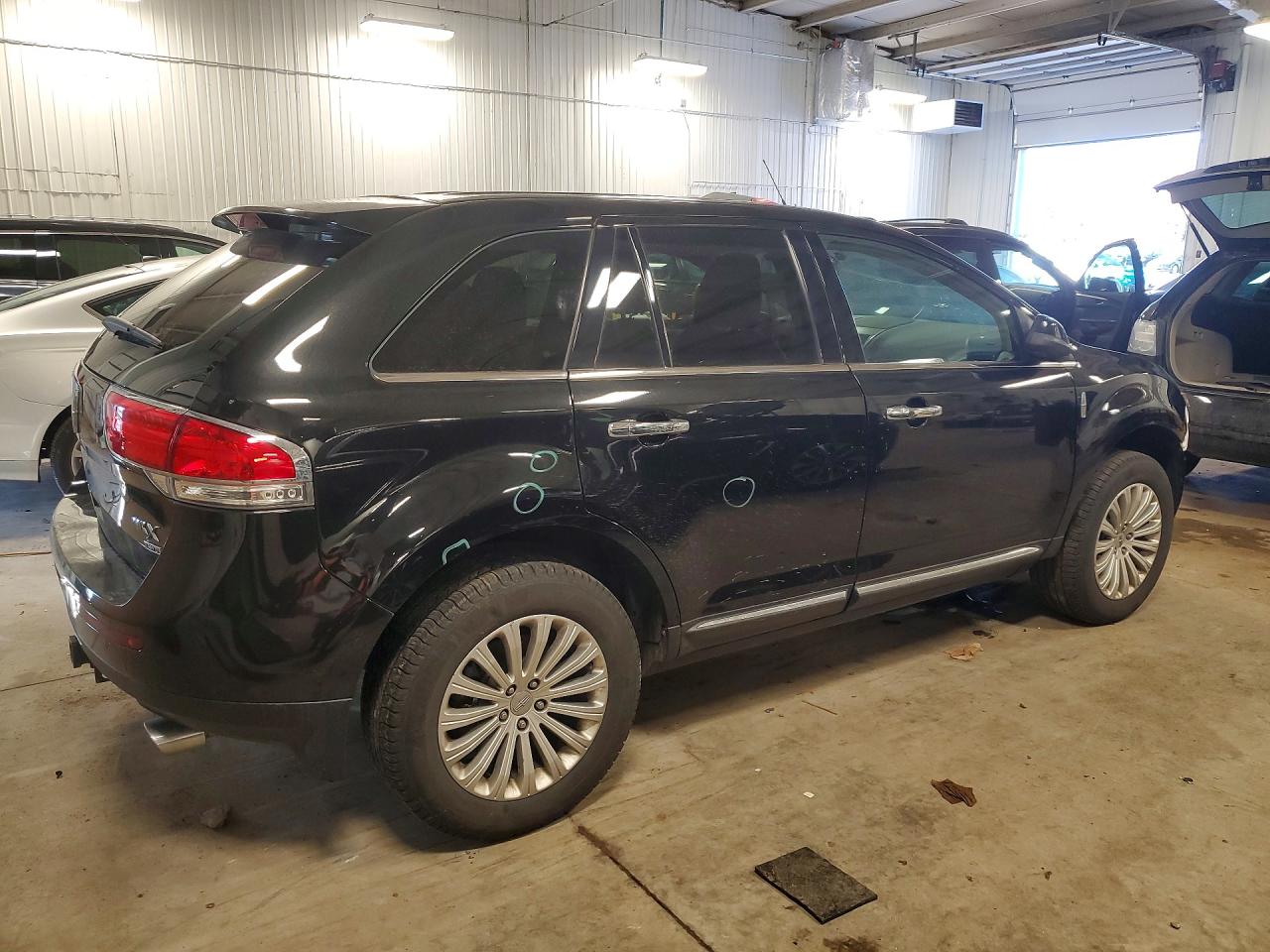 2011 LINCOLN TOWNHOUSE MKX photo 5