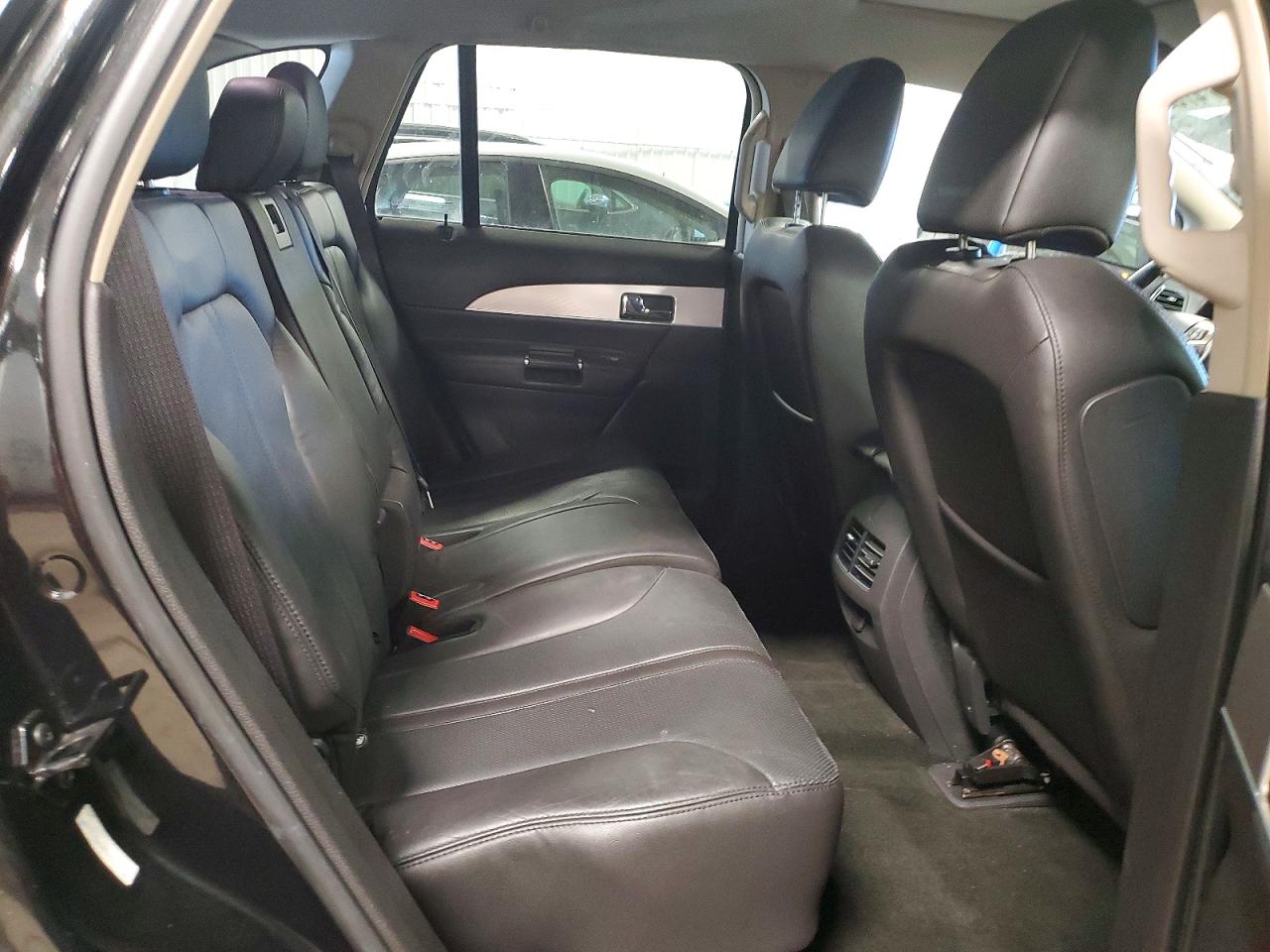 2011 LINCOLN TOWNHOUSE MKX photo 19