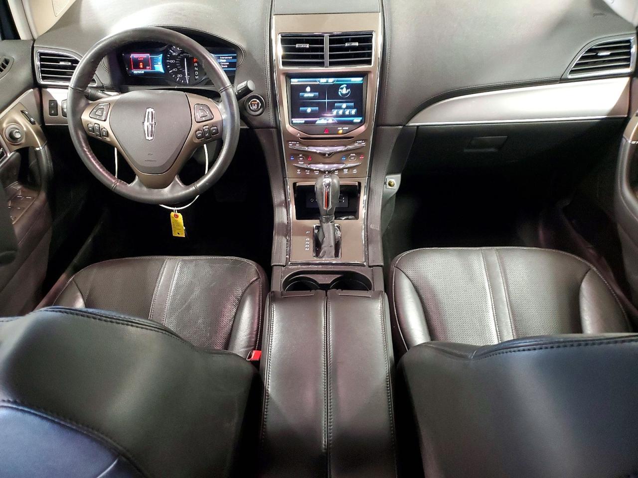 2011 LINCOLN TOWNHOUSE MKX photo 15