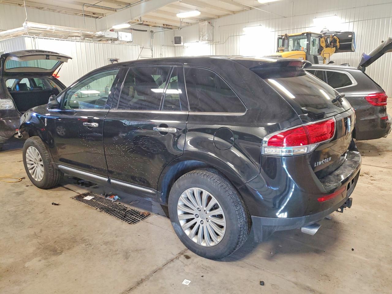 2011 LINCOLN TOWNHOUSE MKX photo 3