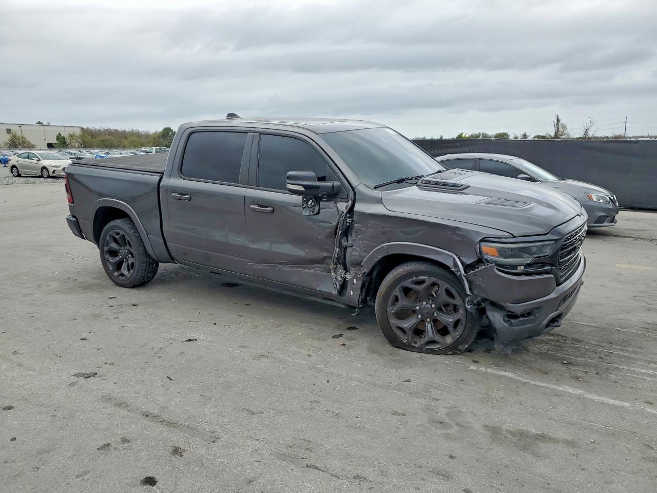 2021 RAM 1500 LIMITED photo 4