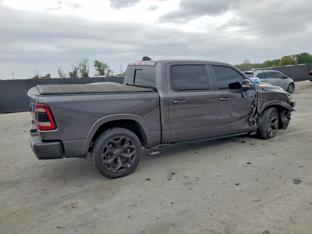 2021 RAM 1500 LIMITED photo 3