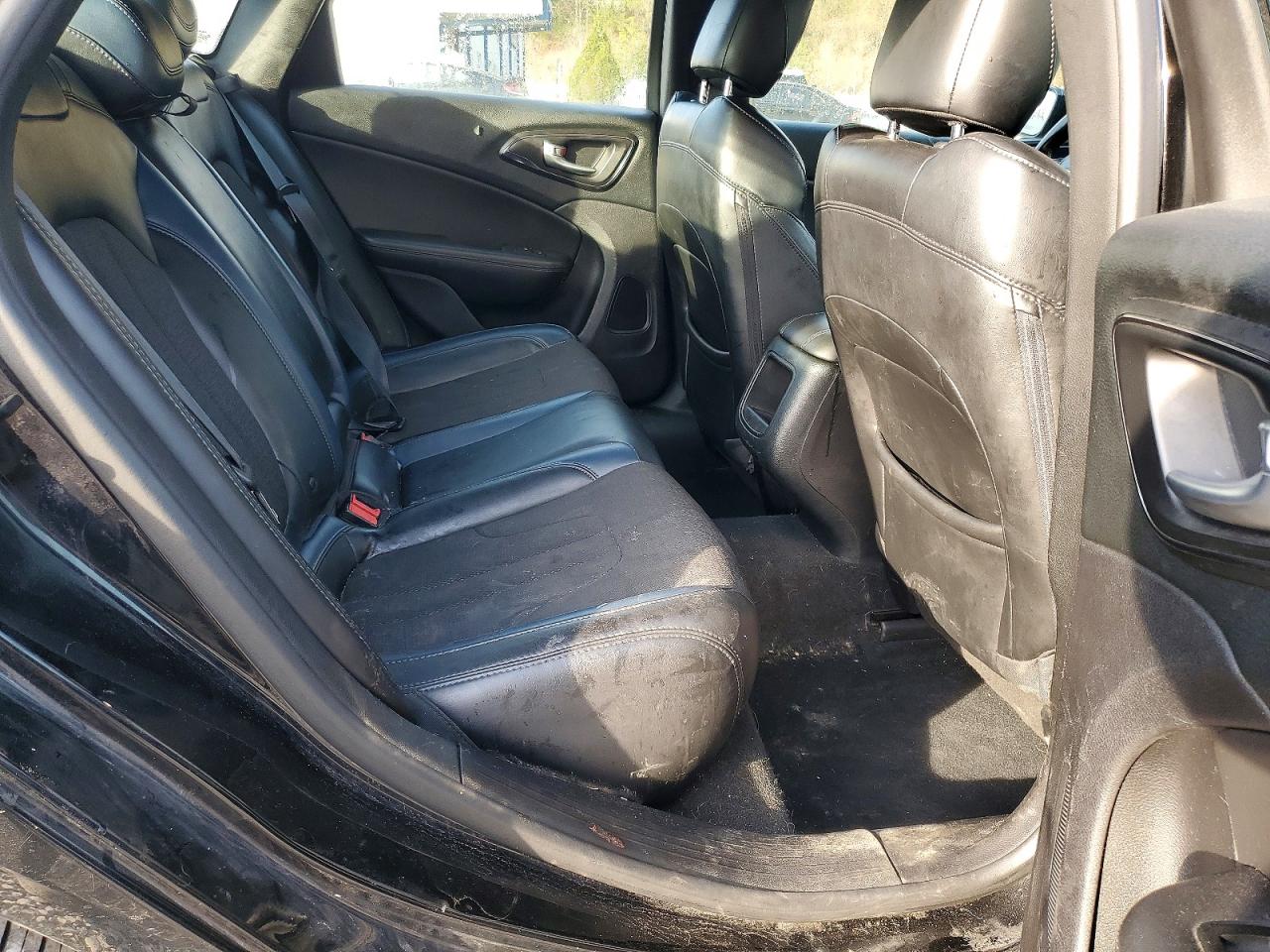2015 CHRYSLER 200 S photo 19