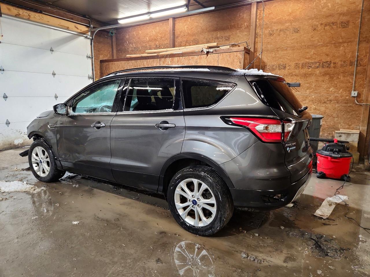2018 FORD ESCAPE SE photo 2
