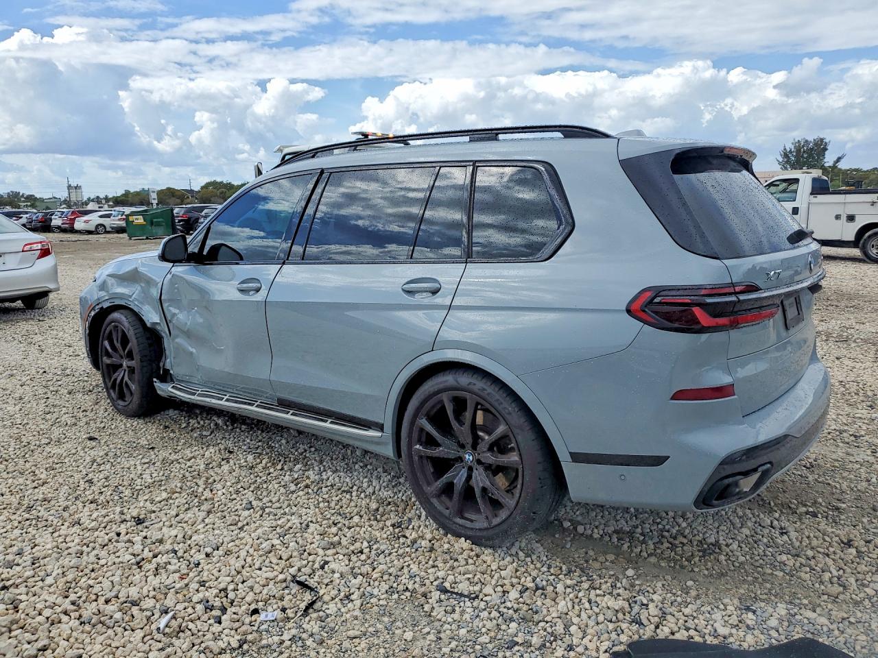 2025 BMW X7 XDRIVE40I photo 3