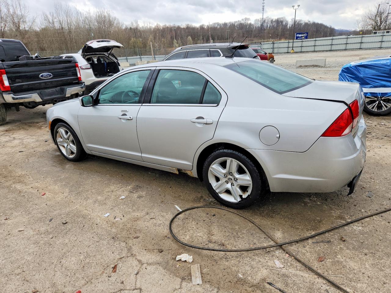 2010 MERCURY MILAN photo 4