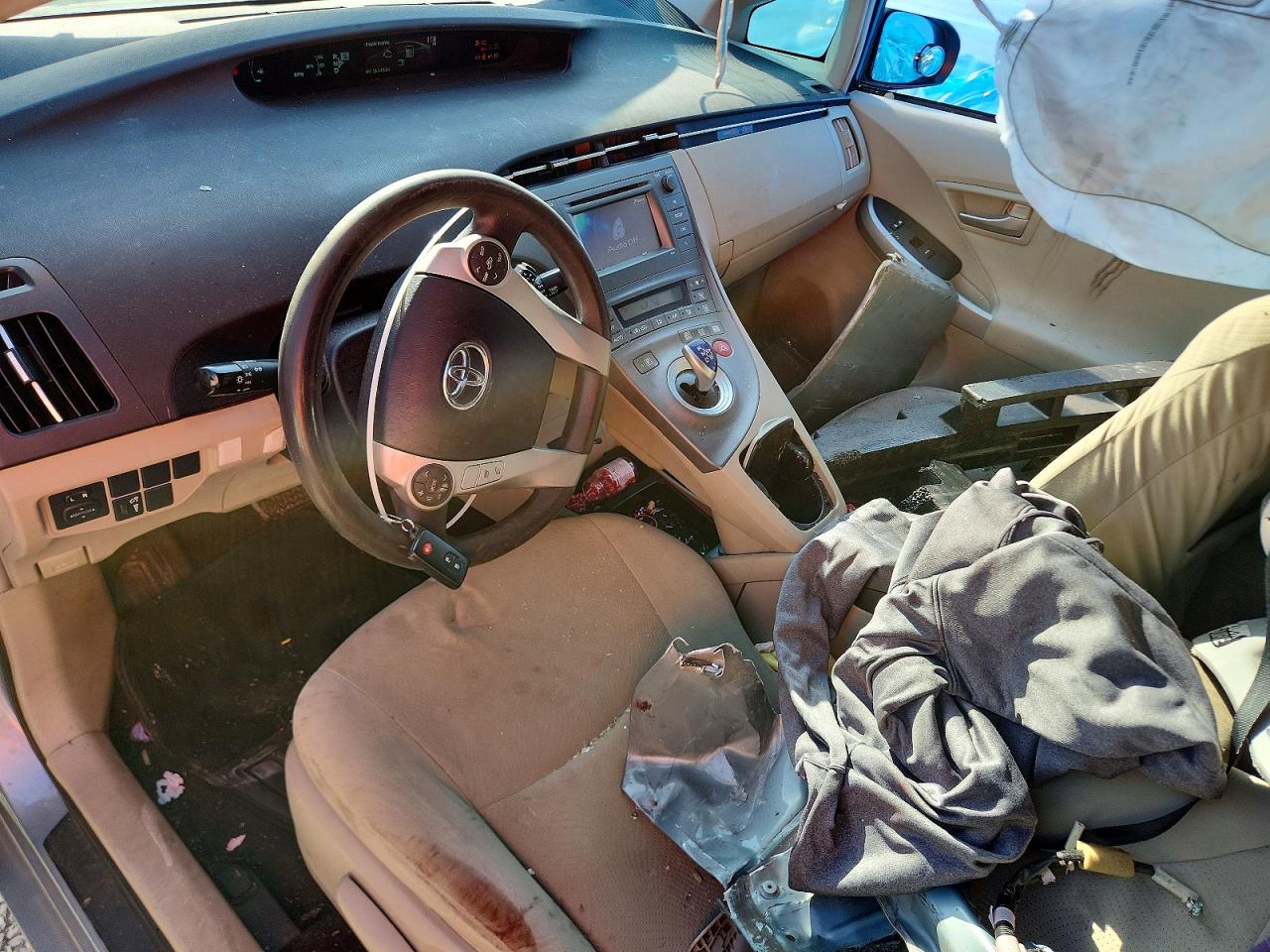 2013 TOYOTA PRIUS TWO photo 8