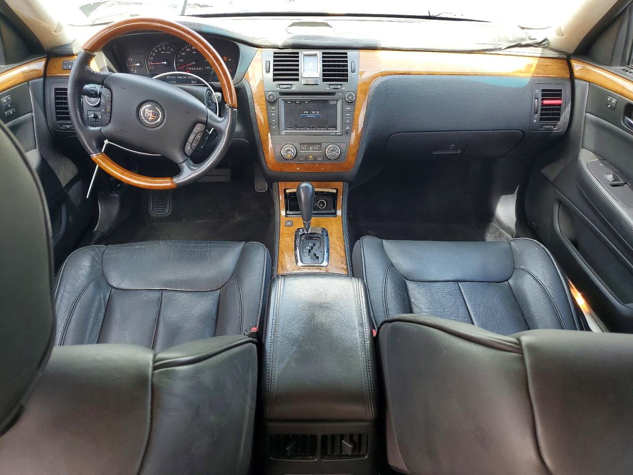 2010 CADILLAC DTS PLATINUM photo 15