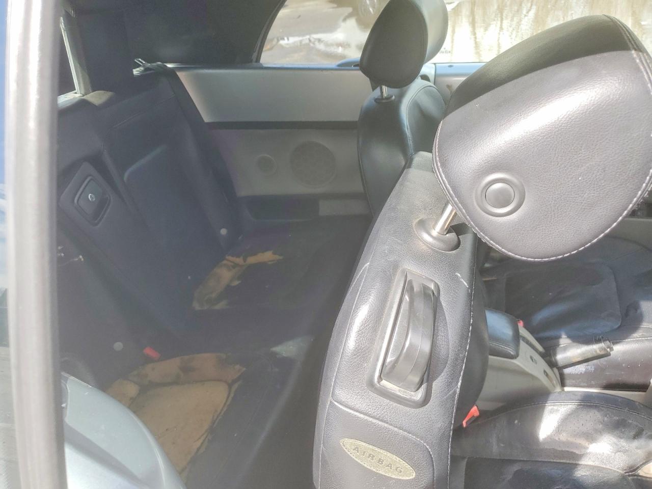 2004 VOLKSWAGEN NEW BEETLE GLS photo 19