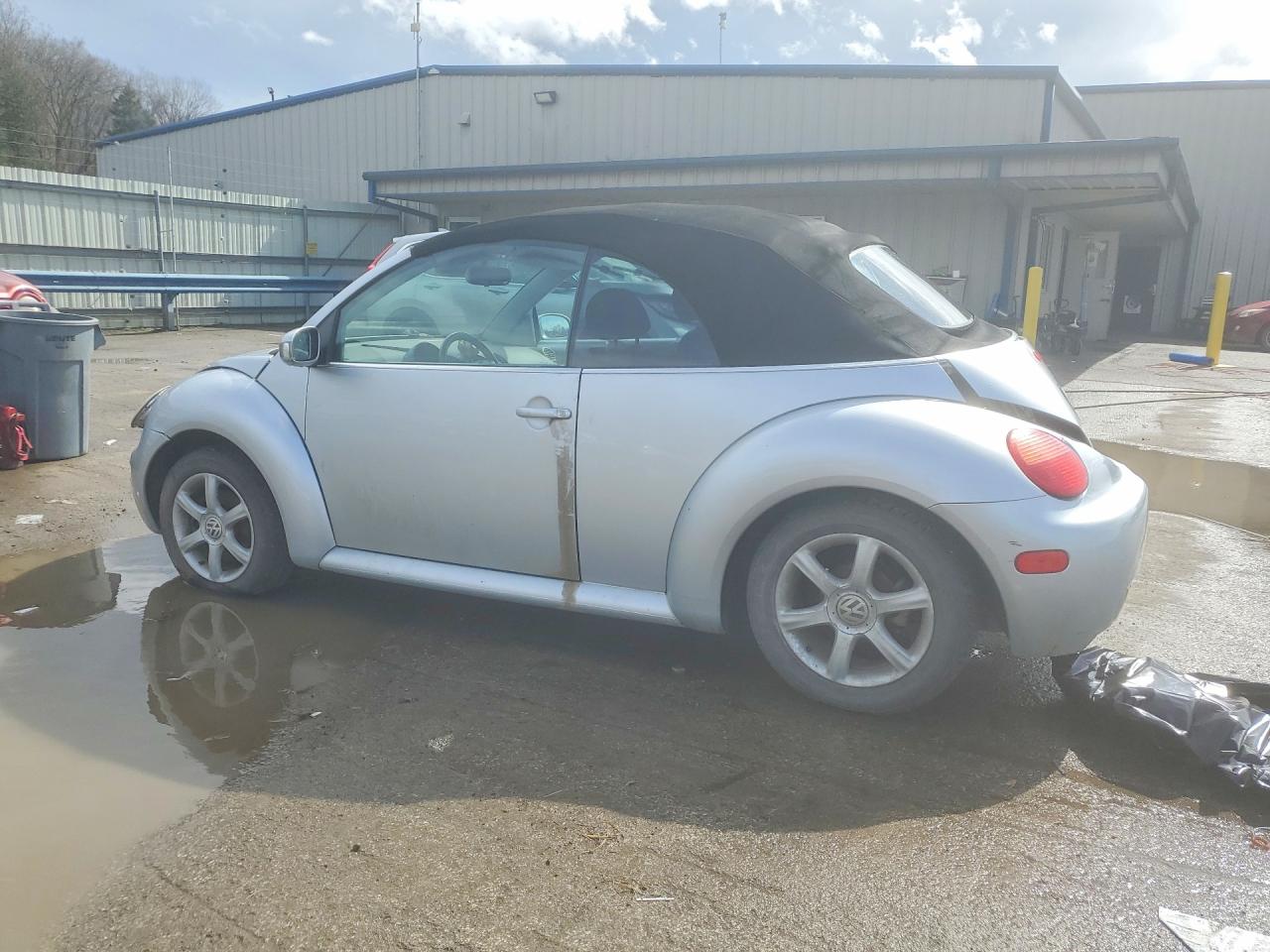 2004 VOLKSWAGEN NEW BEETLE GLS photo 3